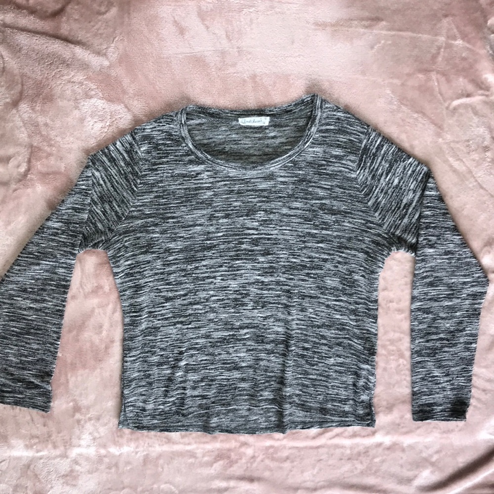 Long sleeve sweater/shirt